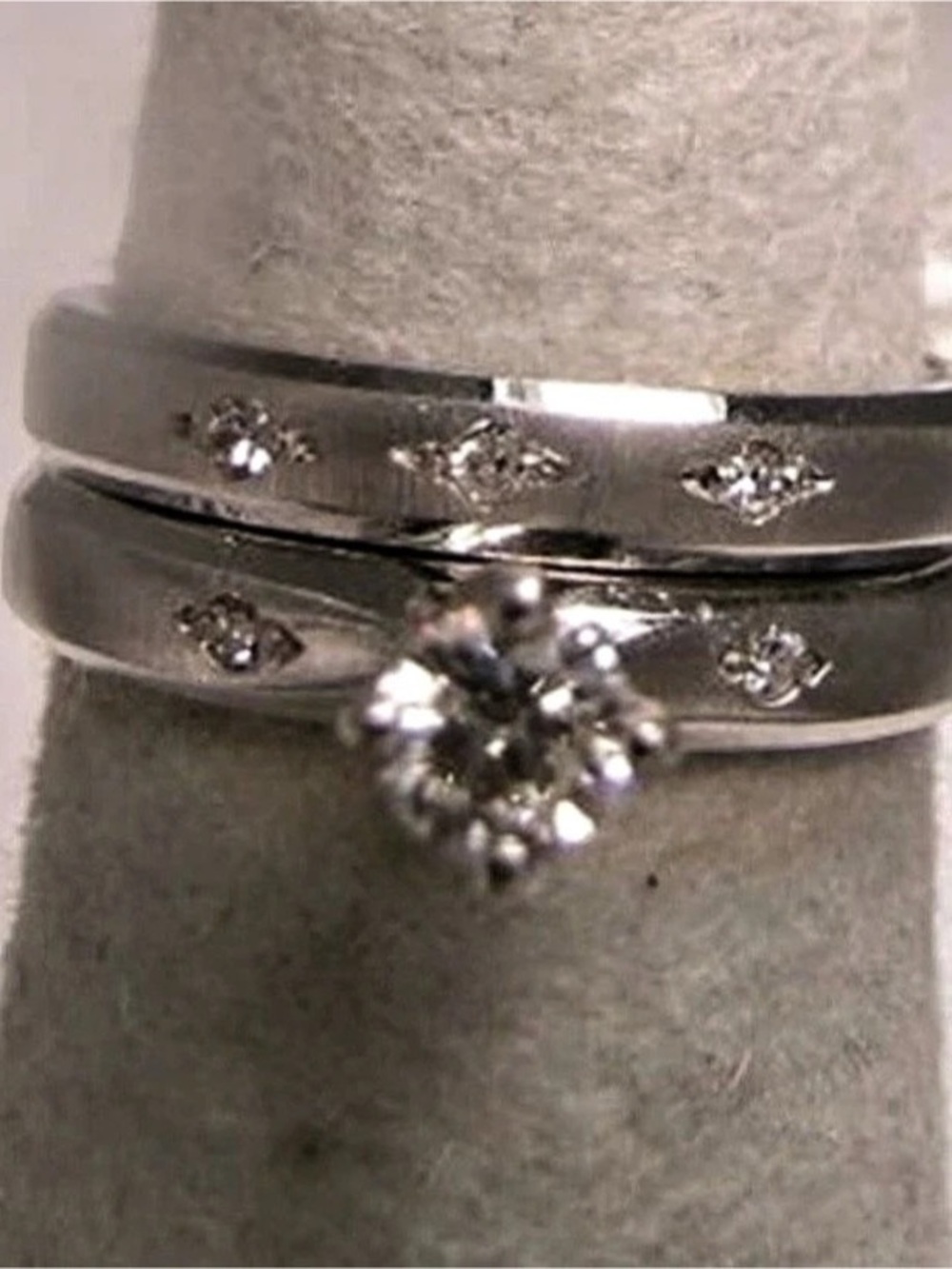 RARE 1950 solid 18ktwhite gold wedding set 0.20 and 5 small diamonds size no fla